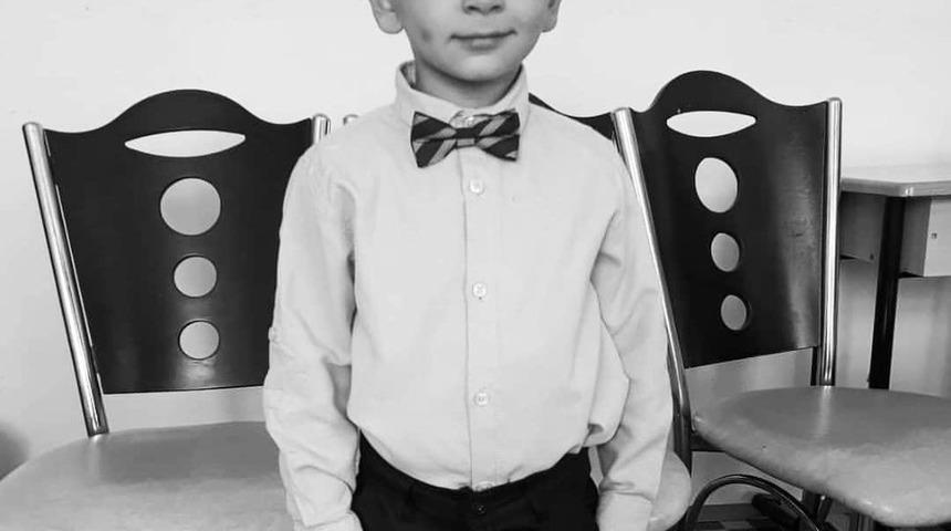 Bisikletten d&uuml;şen &ccedil;ocuk, başını trakt&ouml;r&uuml;n demirine &ccedil;arpınca hayatını kaybetti