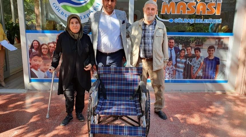Engellilere tekerlekli sandalye verildi