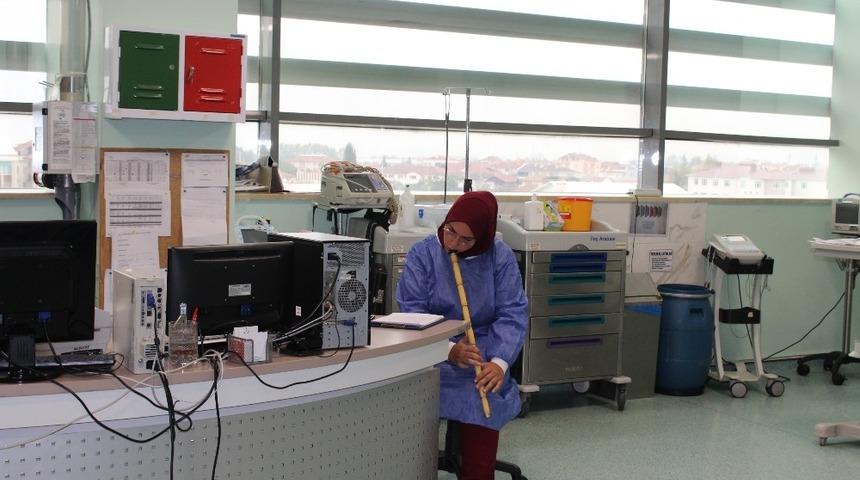 SA&Uuml;EAH&rsquo;ta yoğun bakımda m&uuml;zik terapi uygulaması başladı