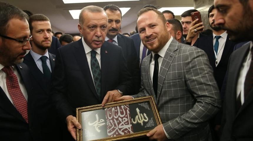 Sarı&ccedil;am&rsquo;dan Cumhurbaşkanı Erdoğan&rsquo;a anlamlı hediye