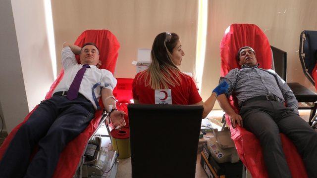 Hatay Büyükşehir ve HATSU’dan Mehmetçik için kan bağışı