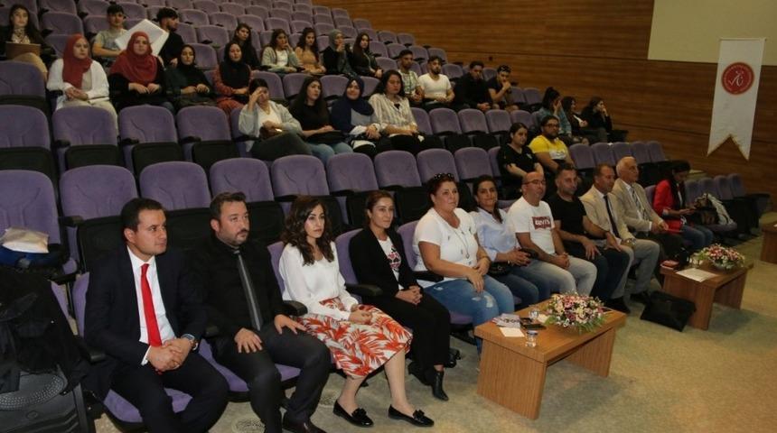 Hamburglu &ouml;ğrenciler ve &ouml;ğretmenler NEV&Uuml;&rsquo;de