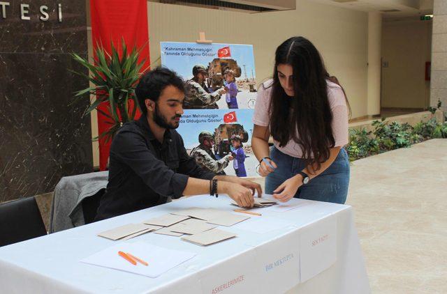 İzmirli öğrenciler Barış Pınarı Harekatı'ndaki askerlere moral mektupları yazdı