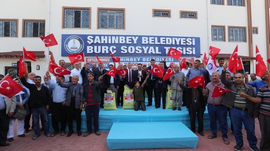 Şahinbey’de çiftçilere gübre dağıtıldı