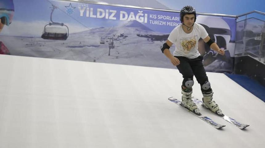 Vali Ayhan: &ldquo;Geleceğin kayak&ccedil;ıları yetişiyor&rdquo;