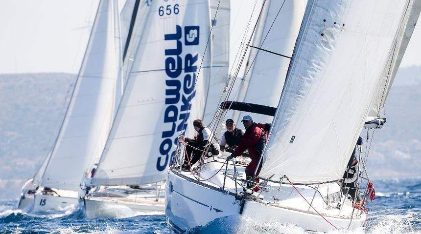 &Ccedil;eşme&rsquo;de yelkenler &ccedil;ocuklar i&ccedil;in a&ccedil;ıldı