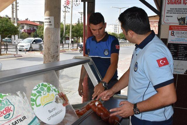 Tarsus’ta zabıta ve sağlık ekiplerinden 