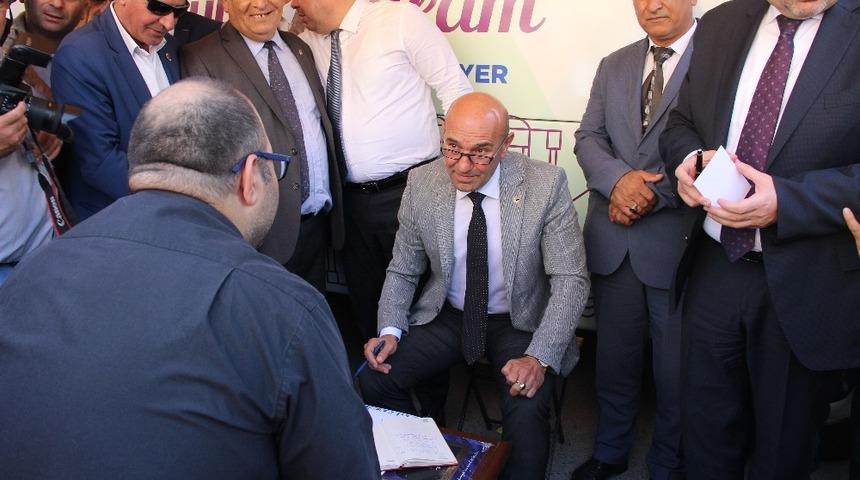 Başkan Soyer, seyyar makamıyla İzmir&rsquo;i turladı