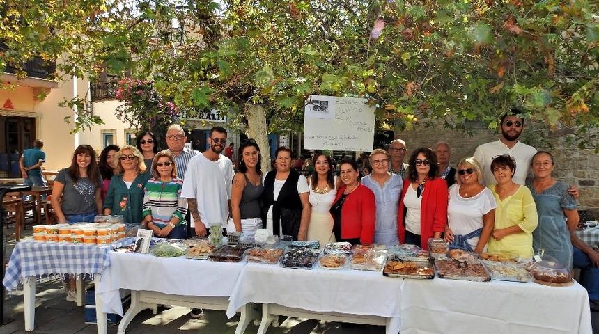 &Ccedil;eşme CHP Gen&ccedil;lik Kollarından sokak hayvanları i&ccedil;in kermes