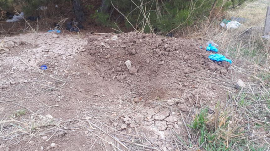 Hindistan’da yeni doğmuş kız bebeği canlı canlı gömdüler