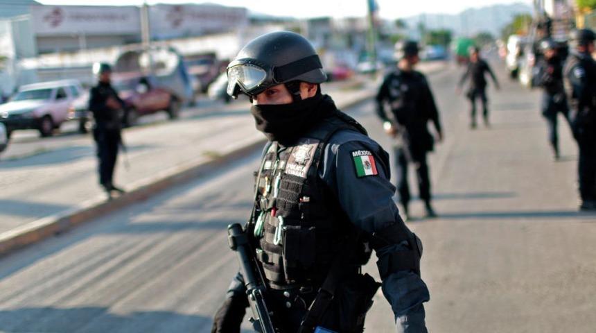 Meksika'da 14 polis memuru pusuya düşürülerek öldürüldü
