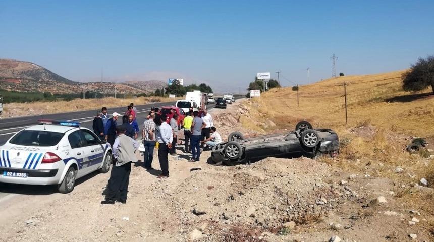 Otomobil takla attı: 2 yaralı