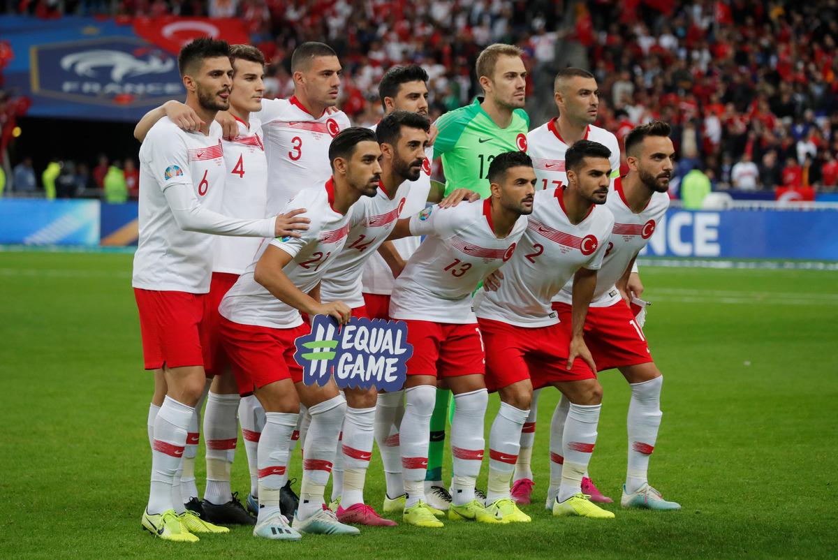 Fransa - T&uuml;rkiye ma&ccedil;ında Zeki &Ccedil;elik sakatlandı