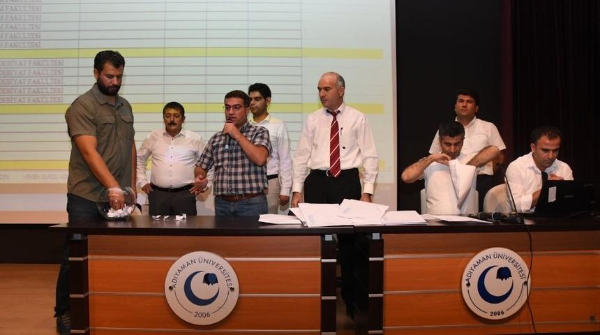 Kısmi zamanlı &ccedil;alışacak ve yemek bursu alacak &ouml;ğrenciler belirlendi