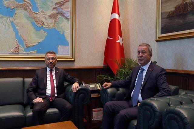 Cumhurbaşkanı Yardımcısı Oktay, Bakan Akar'ı ziyaret etti