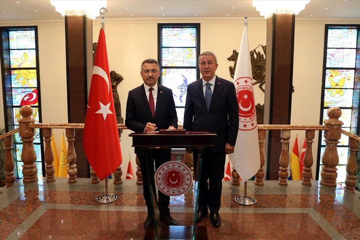 Cumhurbaşkanı Yardımcısı Oktay, Bakan Akar'ı ziyaret etti