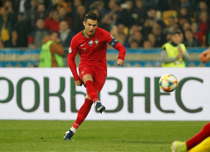 Cristiano Ronaldo kariyerinin 700. golünü atarak yine tarihe geçti G1