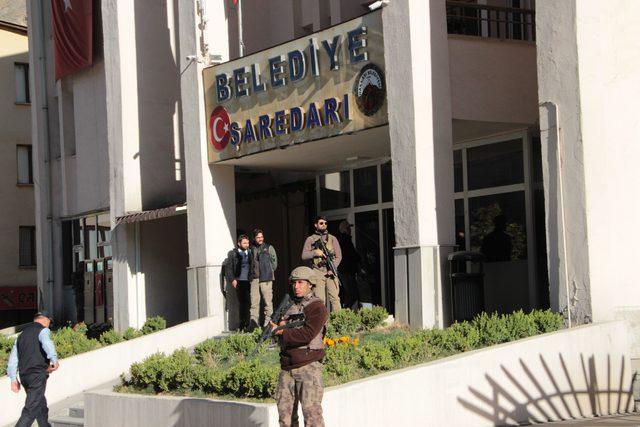 Hakkari ve Yüksekova'nın HDP'li belediye başkanları gözaltında