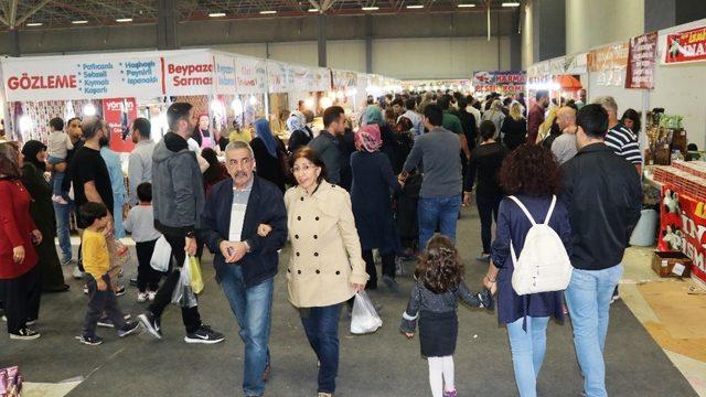 Van Yöresel Ürünler ve Hediyelik Eşya Fuarı yüzleri güldürdü