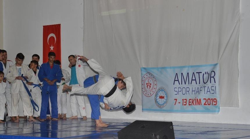 Amat&ouml;r Spor Haftası kapanış ve &ouml;d&uuml;l t&ouml;reni d&uuml;zenlendi