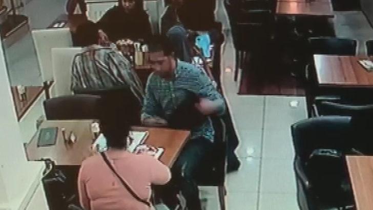 Saniye saniye kaydettiler! Hiç bir şey olmamış gibi önüne dönüp... G2