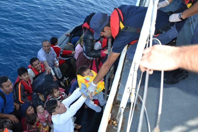 Kuzey Ege&rsquo;de 80 d&uuml;zensiz g&ouml;&ccedil;men yakalandı 2