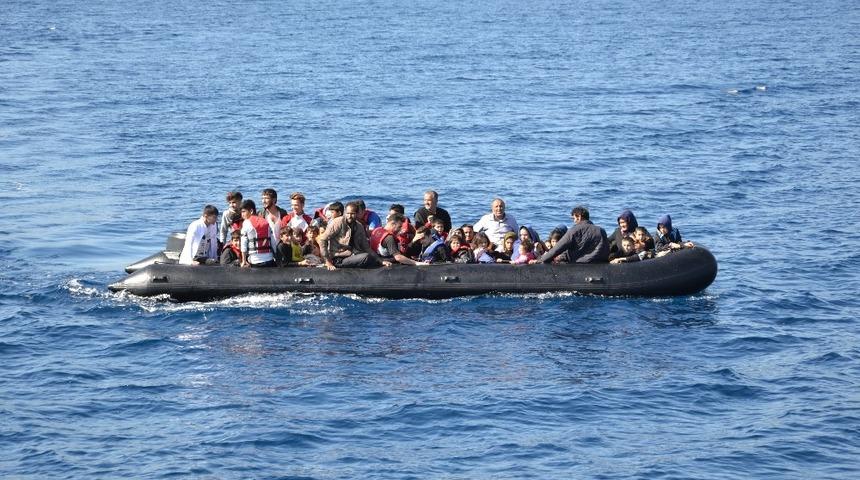 Kuzey Ege&rsquo;de 80 d&uuml;zensiz g&ouml;&ccedil;men yakalandı