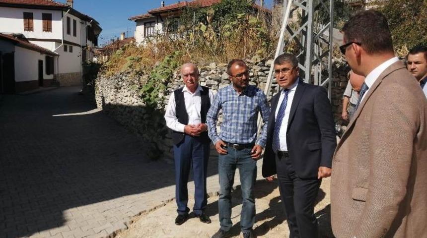 Vali G&uuml;rel, Yazık&ouml;y&rsquo;de devam eden yol &ccedil;alışmalarını inceledi