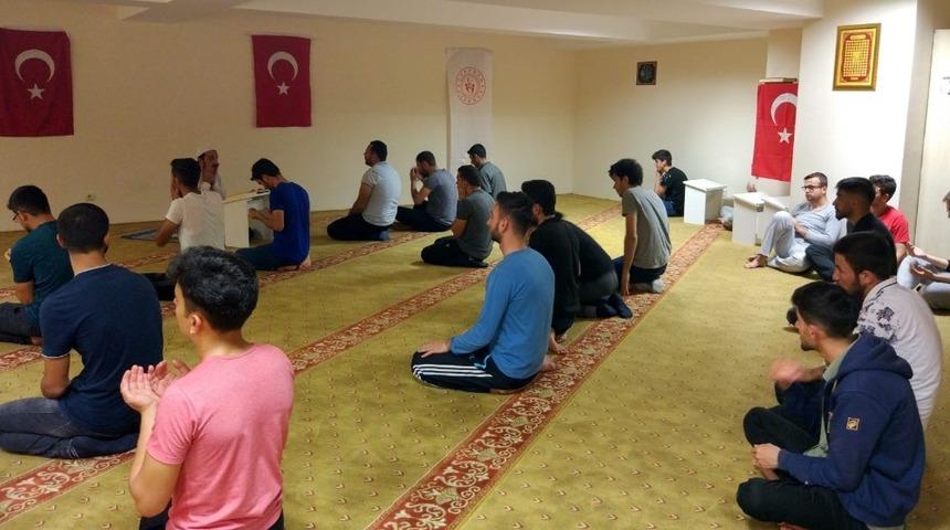 &Uuml;niversiteli &ouml;ğrencilerden Mehmet&ccedil;iğe dualı destek