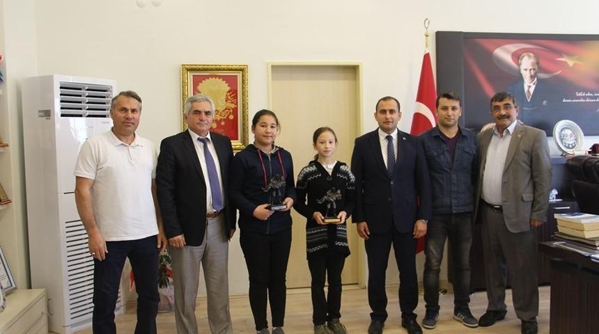 Dumlupınar’da başarılı öğrenciler ödüllendirildi