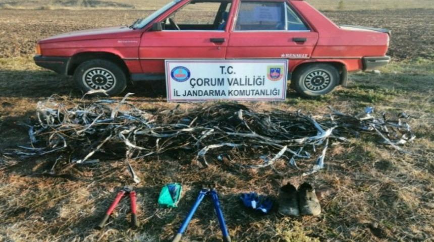 Çaldığı kablolarla birlikte yakalandı