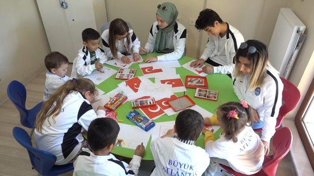 Suriye’de destan yazan Mehmetçik’e özel çocuklardan klipli destek