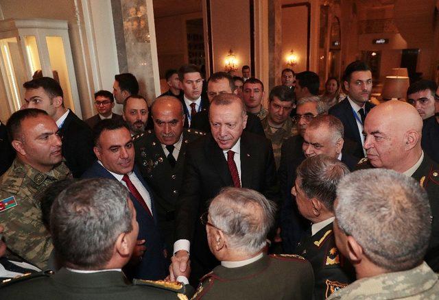Cumhurbaşkanı Erdoğan, Gaziler Derneği üyeleri ile sohbet etti