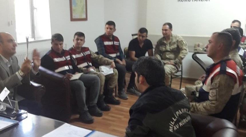 Jandarma personeli, &rsquo;Kara avcılığı&rsquo; konusunda bilgilendirildi