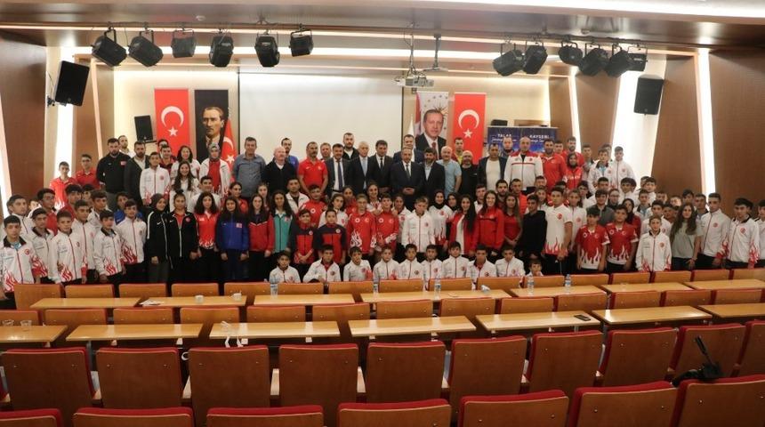 Sporun Enleri &Ouml;d&uuml;llendirildi