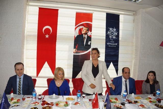 Başkan Çerçioğlu, görme engellilerle kahvaltıda buluştu