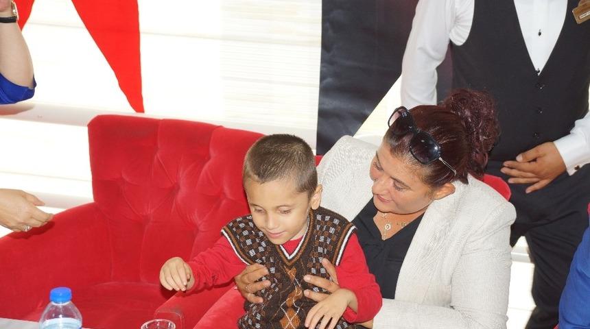 Başkan Çerçioğlu, görme engellilerle kahvaltıda buluştu