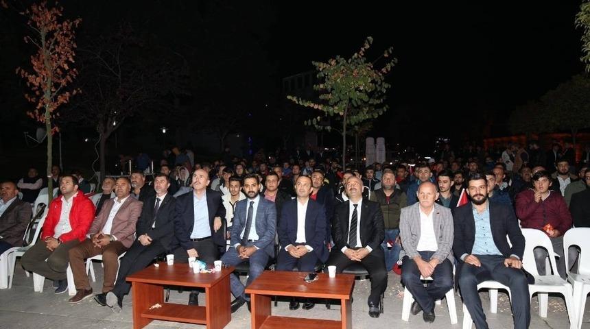 Gebze’de milli maç heyecanı kent meydanında yaşandı