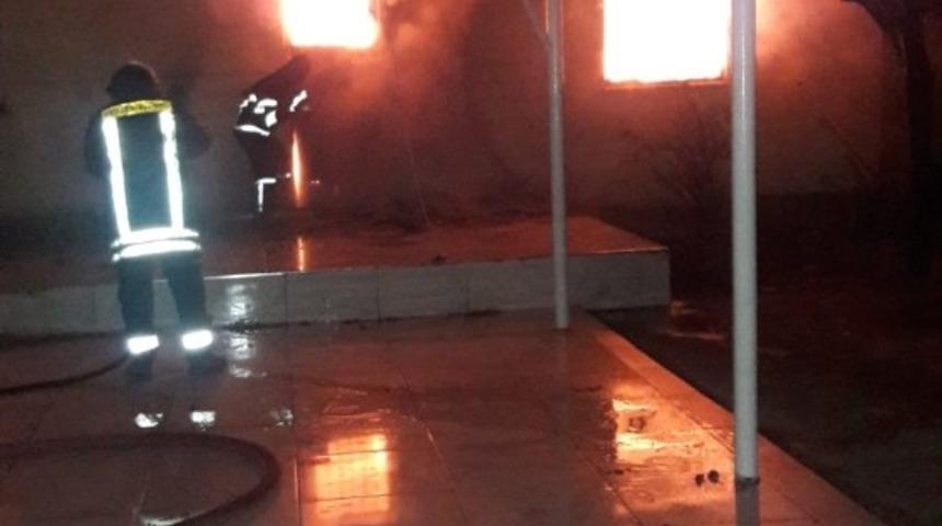 Çaydeğirmeni beldesinde iş yeri kundaklandı