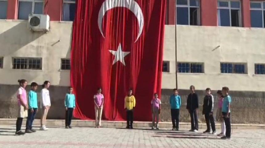 Öğrencilerden Barış Pınarı Harekatına destek