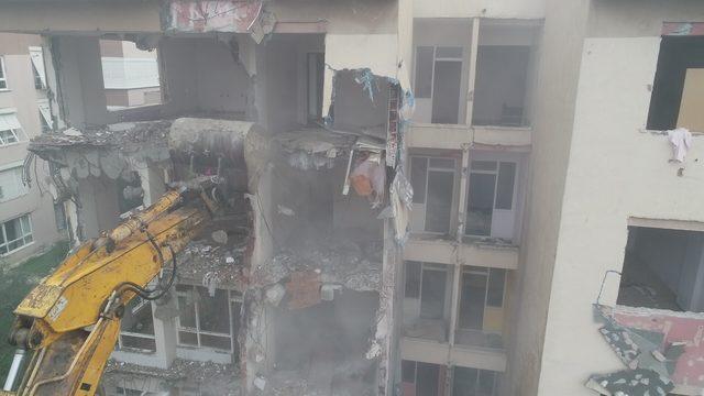 (Havadan fotoğraflarla) Büyükçekmece'de riskil binalar kentsel dönüşüm kapsamında yıkıldı