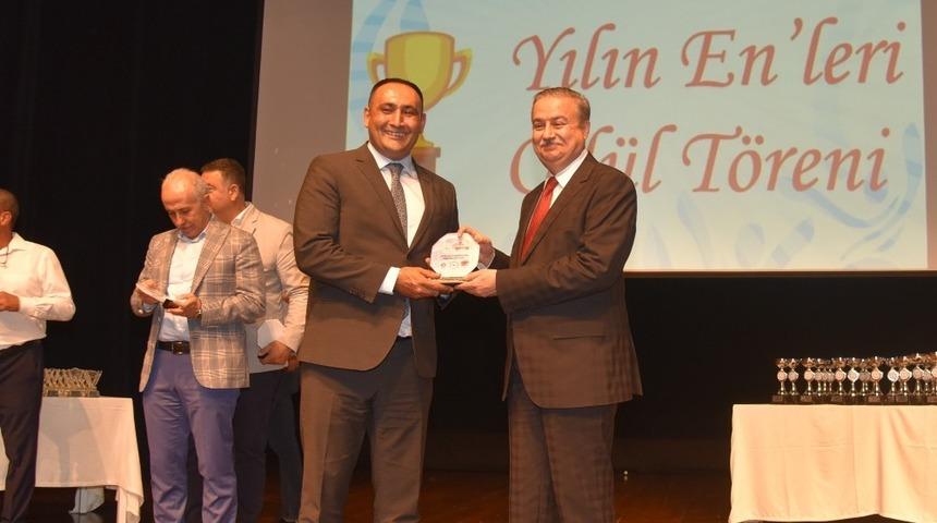 Yılın En&rsquo;leri&rsquo;nde Başkan Yılmaz&rsquo;a plaket