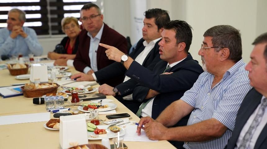 Başkan Sarıkurt muhtarlarla bir araya geldi