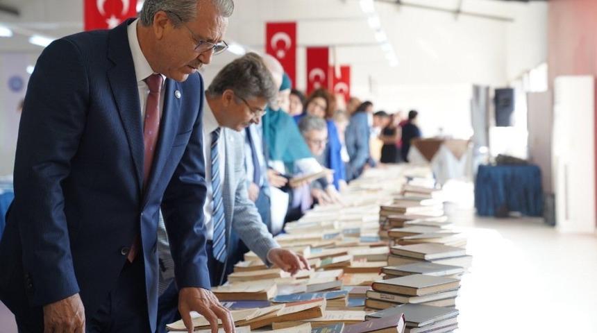 E&Uuml;&rsquo;de "Ge&ccedil;mişten G&uuml;n&uuml;m&uuml;ze Ege &Uuml;niversitesi Yayınları" sergisi