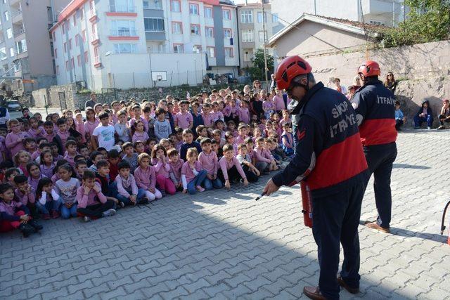 Okulda yangın ve kurtarma tatbikatı