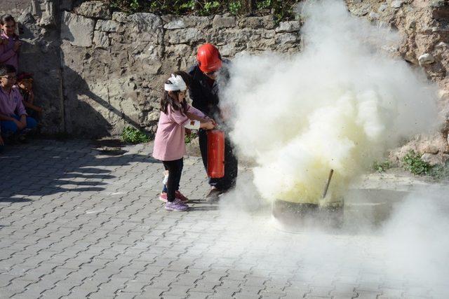 Okulda yangın ve kurtarma tatbikatı