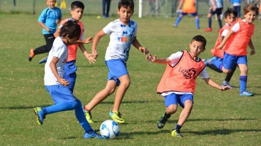 Yunusemre Belediyespor, futbolda geleceğin yıldızlarını arıyor