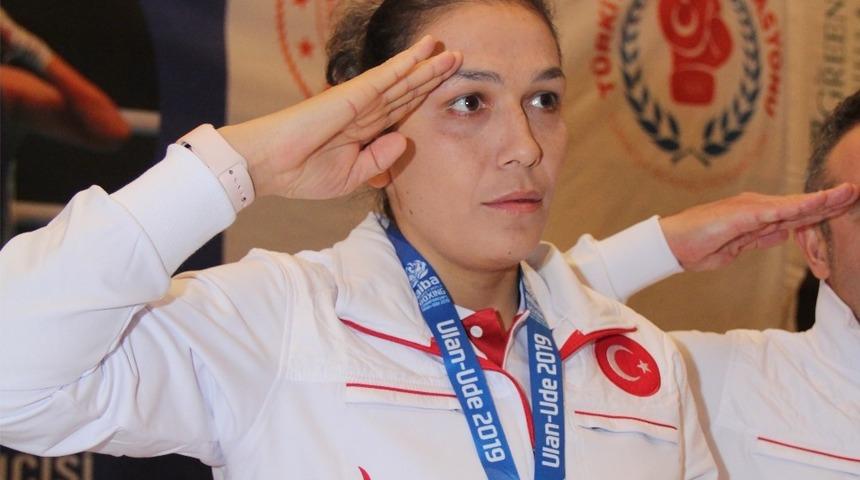 Elif G&uuml;neri: "Daha &ccedil;ok &ccedil;alışıp d&uuml;nyaya İstiklal Marşı&rsquo;nı dinletmek istiyorum"