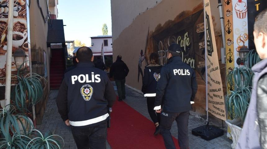 Kars’ta 59 ekip, 219 polisle asayiş uygulaması yaptı