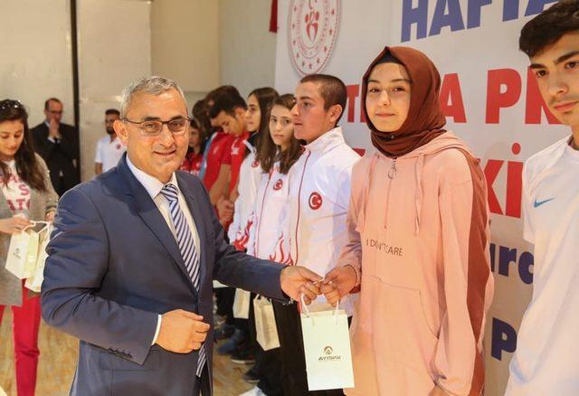 Kütahya’da başarılı sporculara ödül